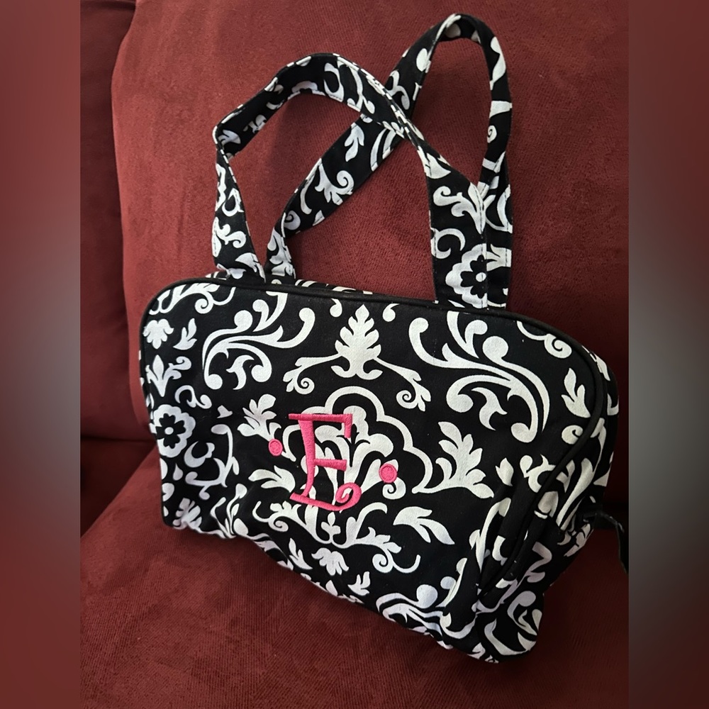 Thirty-One multiple purpose bag embroidery letter E in front plenty compartments
